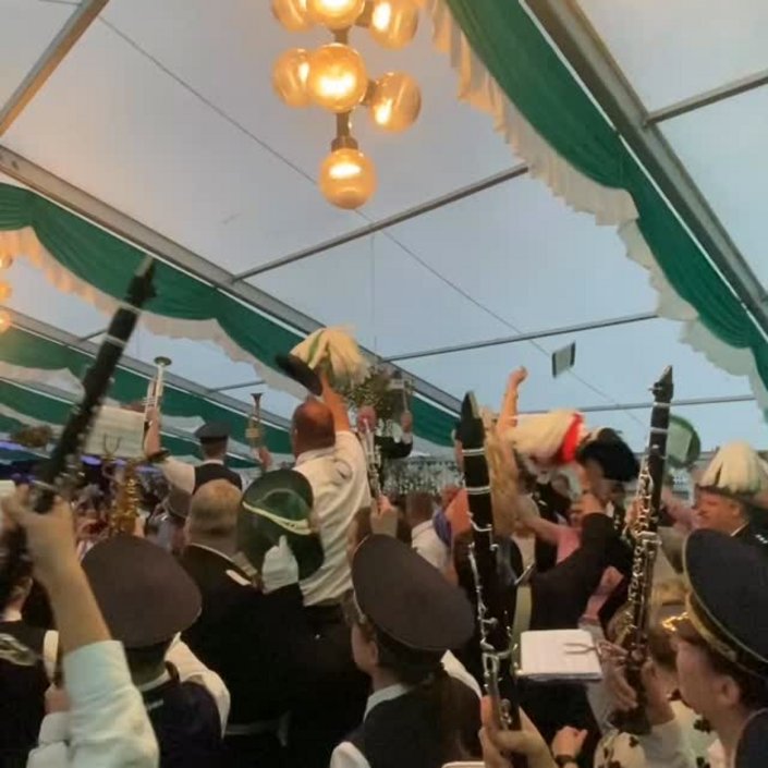 🥳 Am Donnerstag ist es wieder soweit: Die diesjährige Schützenfestsaison startet! 🥁🍻🎶 Auftakt ist am 14.05. & 15.05. in... 🥳 Am Donnerstag ist es wieder soweit: Die diesjährige Schützenfestsaison startet! 🥁🍻🎶 Auftakt ist am 14.05. & 15.05. in...