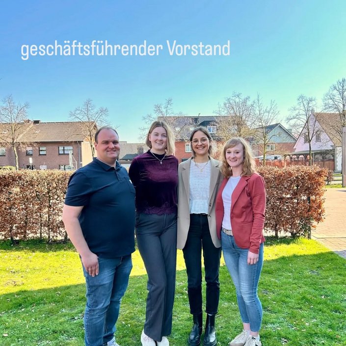 🎶Generalversammlung 2026 🎶
Nach einem Jahr ohne Geschäftsführung gibt es endlich tolle Neuigkeiten: Vivien Hermeler... 🎶Generalversammlung 2026 🎶
Nach einem Jahr ohne Geschäftsführung gibt es endlich tolle Neuigkeiten: Vivien Hermeler...